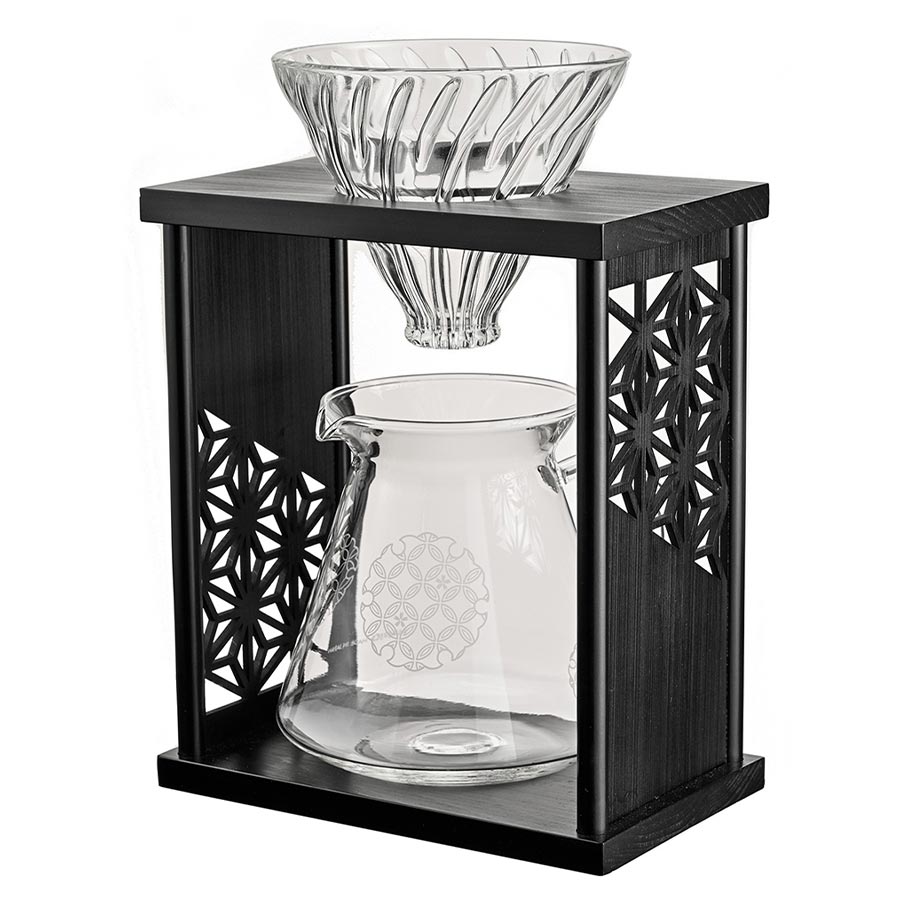 https://maze.bestbrew.de/web/image/product.product/11955/image_1024/%5BDSS-ASB%5D%20AYA%20Series%20V60%20Drip%20Stand-Set%20Asanoha%20-%20Black?unique=3a25fcd