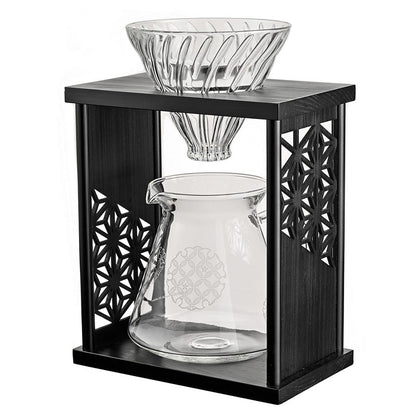https://maze.bestbrew.de/web/image/product.product/11955/image_1024/%5BDSS-ASB%5D%20AYA%20Series%20V60%20Drip%20Stand-Set%20Asanoha%20-%20Black?unique=3a25fcd