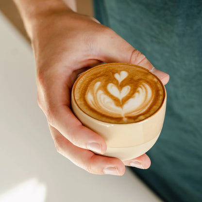 https://cdn.shopify.com/s/files/1/0920/8548/5951/files/Cappuccino_koffie_kopje_vanilla_02.webp?v=1760016694