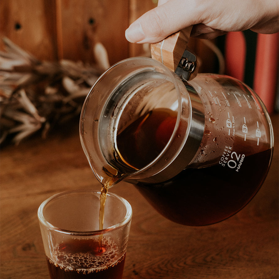 Hario Coffee Server met Olijfhouten Handgreep Koffie Kenner