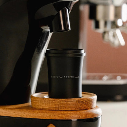 https://cdn.shopify.com/s/files/1/0920/8548/5951/files/Doseerbeker-51mm-zwart_04.webp?v=1760020020