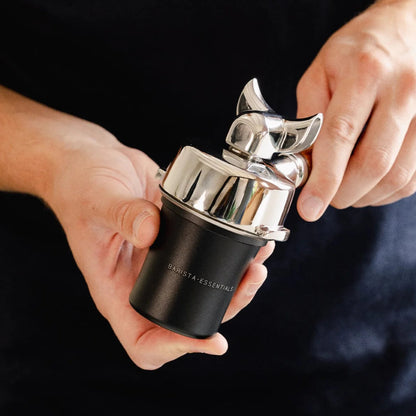 https://cdn.shopify.com/s/files/1/0920/8548/5951/files/Doseerbeker-58mm-zwart_02.webp?v=1760020094