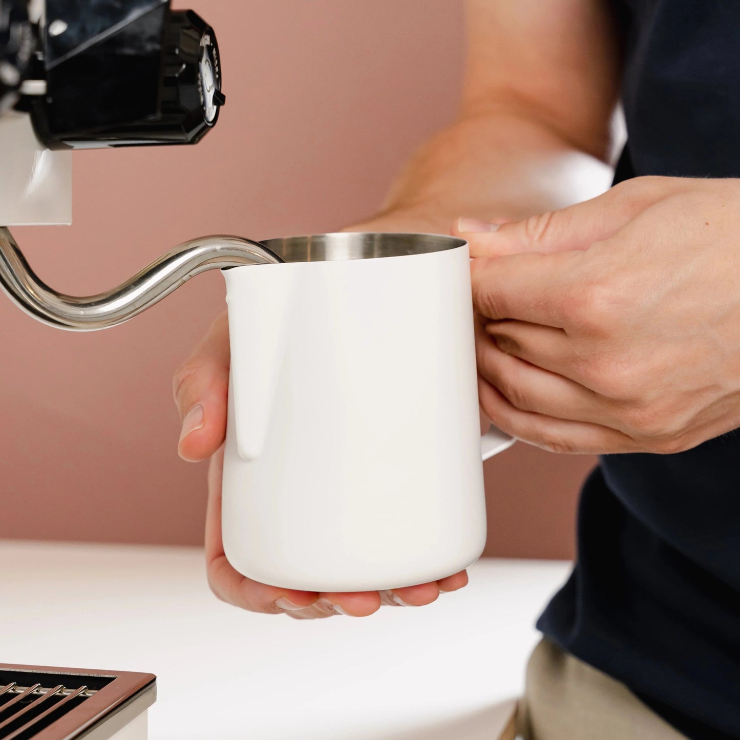 https://cdn.shopify.com/s/files/1/0920/8548/5951/files/Essentials_pitcher_550_white_01.webp?v=1760094357