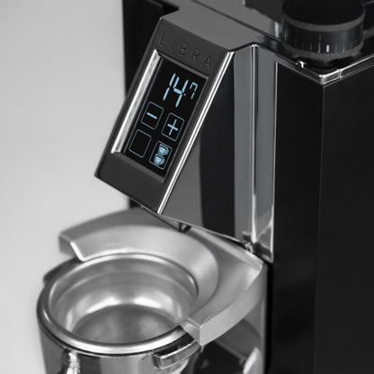 https://s3.eu-central-1.amazonaws.com/media.koffiebranderijdekoepoort.nl/media/1435/Eureka-Mignon-Libra-Zwart-Detail-1100x1100.jpg
