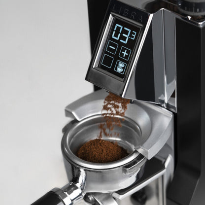 https://s3.eu-central-1.amazonaws.com/media.koffiebranderijdekoepoort.nl/media/1436/Eureka-Mignon-Libra-Zwart-Grinding-1100x1100.jpg