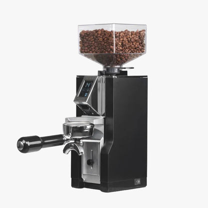 https://s3.eu-central-1.amazonaws.com/media.koffiebranderijdekoepoort.nl/media/1434/Eureka-Mignon-Libra-Zwart-Hero-1100x1100.jpg