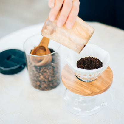 Hario V60 Glazen Koffiedripper Olijfhout Koffie Kenner