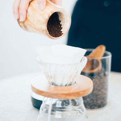 Hario V60 Glazen Koffiedripper Olijfhout Koffie Kenner