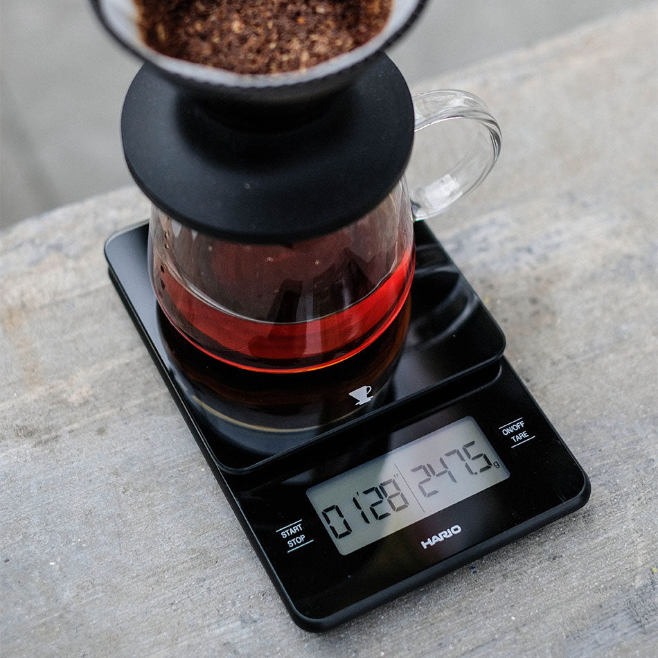 https://maze.bestbrew.de/web/image/product.image/10223/image_1024/HARIO%20Barista%20Glass%20Scale%20-%20Black?unique=fa75dea