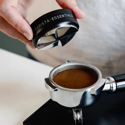 https://cdn.shopify.com/s/files/1/0920/8548/5951/files/Koffieverdeler_58mm_zwart_03-2048x2048_1625d5ca-05cd-47fb-8edd-4dc864f2f12d.webp?v=1759306702