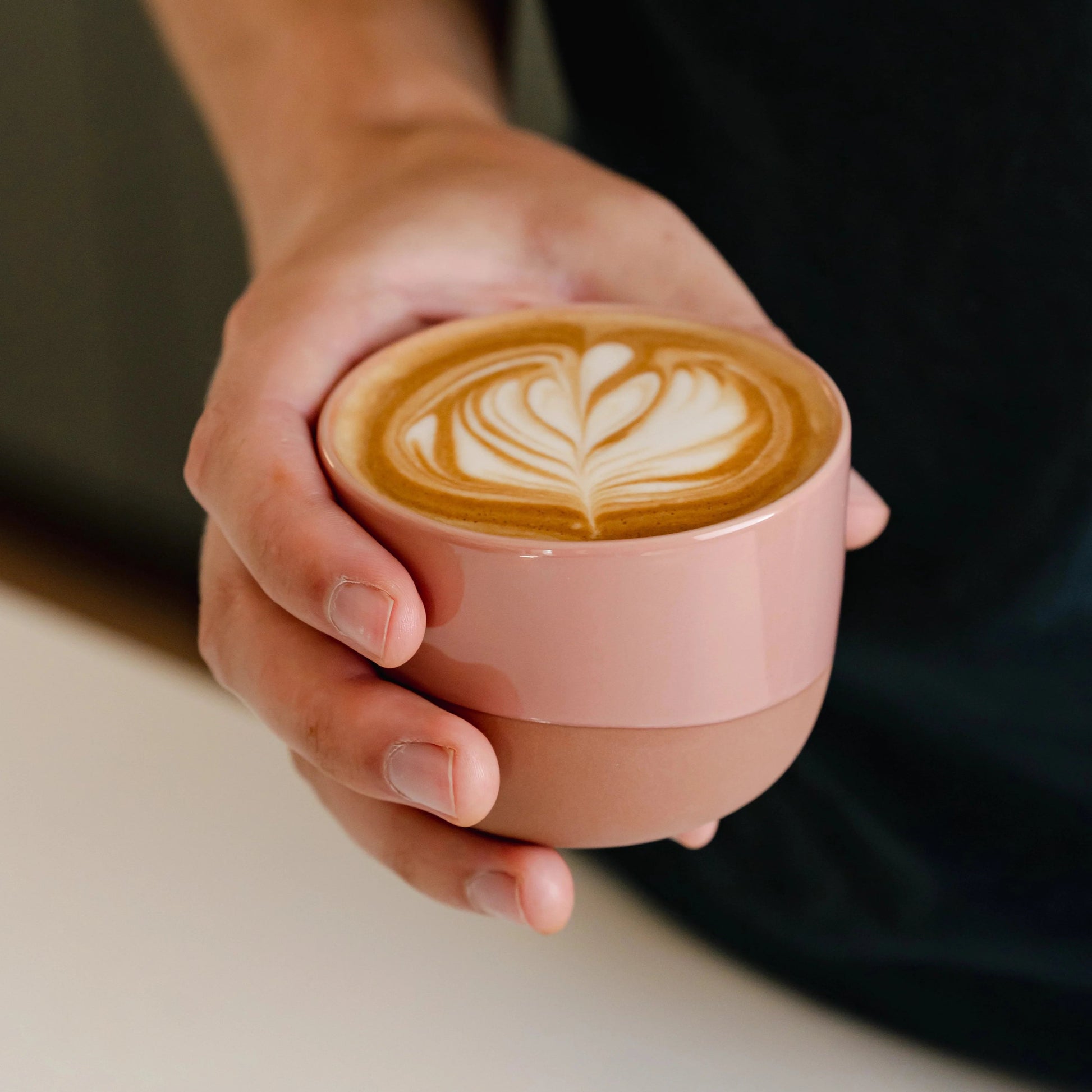 https://cdn.shopify.com/s/files/1/0920/8548/5951/files/Latte_koffie_kopje_dusty_pink_02.webp?v=1760039721