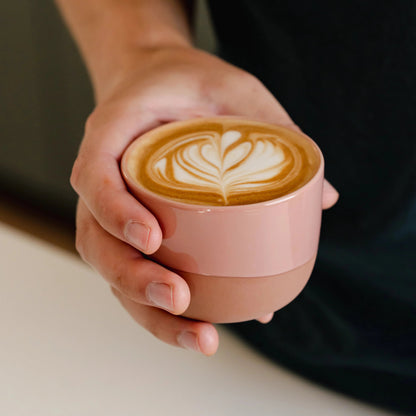 https://cdn.shopify.com/s/files/1/0920/8548/5951/files/Latte_koffie_kopje_dusty_pink_02.webp?v=1760039721