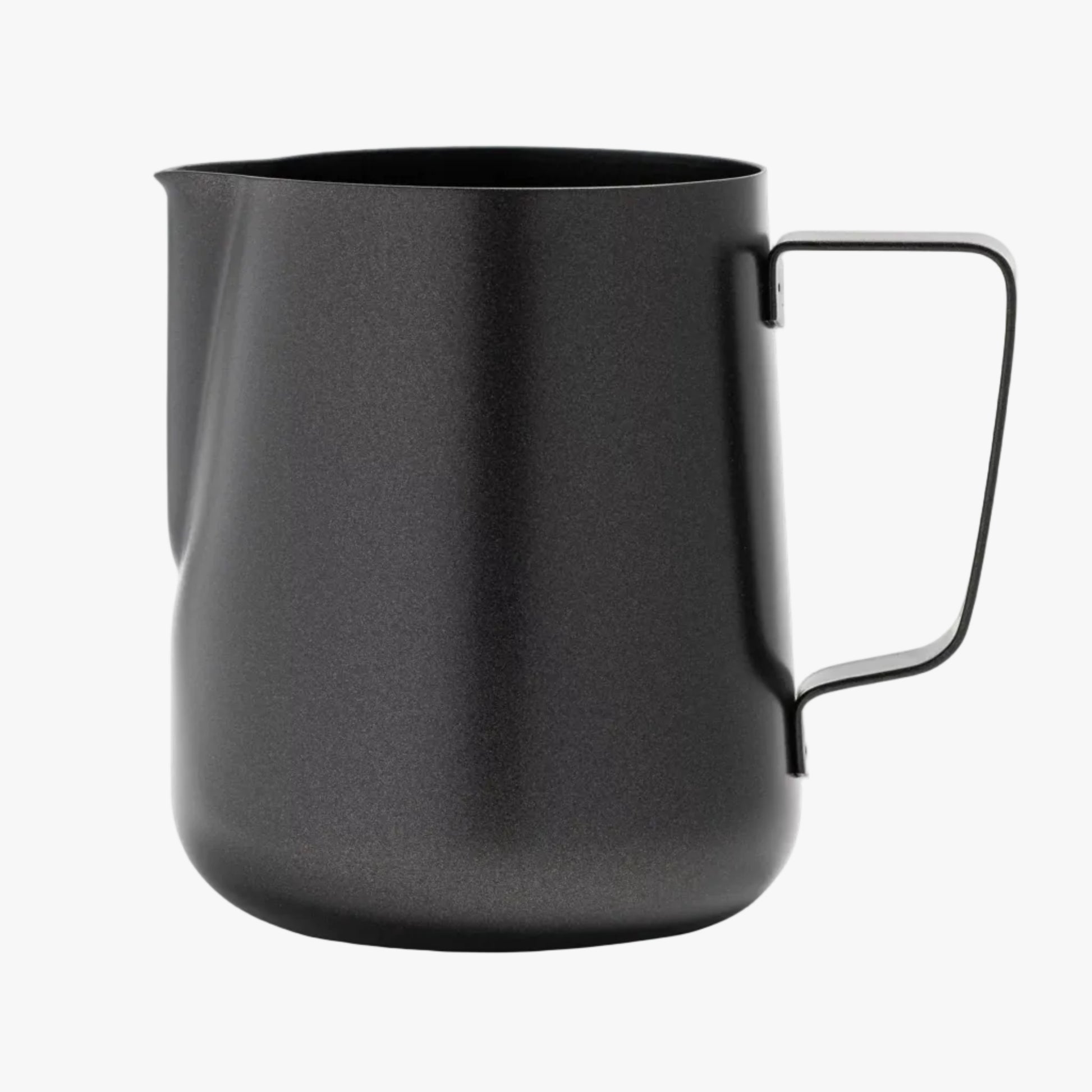 https://cdn.shopify.com/s/files/1/0920/8548/5951/files/Melkkannetje-latte-art-Essentials-600ml-zwart-scaled.webp?v=1760093767