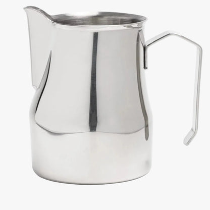 https://cdn.shopify.com/s/files/1/0920/8548/5951/files/Melkkannetje-latte-art-Italian-750ml-rvs-scaled.webp?v=1760094874