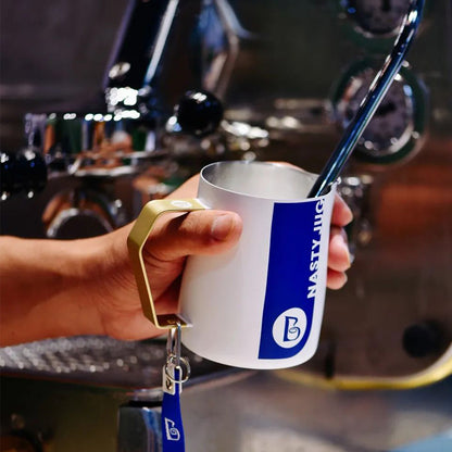 https://maze.bestbrew.de/web/image/product.image/1911/image_1024/Nasty%20Jug%20by%20Irvine%20Quek%20400ml?unique=f935d4c