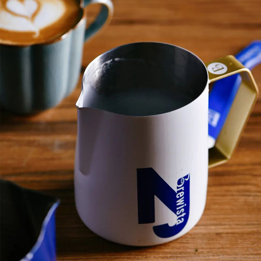 https://maze.bestbrew.de/web/image/product.image/1910/image_1024/Nasty%20Jug%20by%20Irvine%20Quek%20400ml?unique=f935d4c