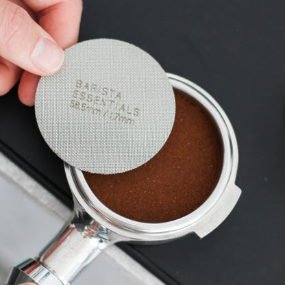 https://cdn.shopify.com/s/files/1/0920/8548/5951/files/Placing-puck-screen-on-portafilter.jpg?v=1760107322