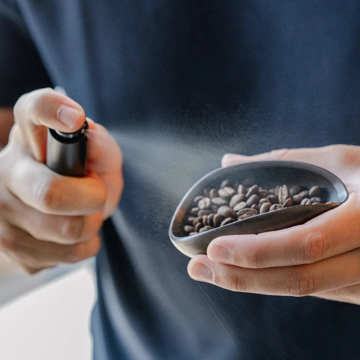 https://cdn.shopify.com/s/files/1/0920/8548/5951/files/RDT-spray-bottle-coffee_01.webp?v=1760098824