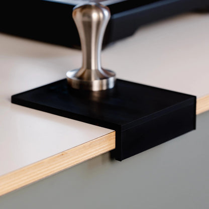 https://cdn.shopify.com/s/files/1/0920/8548/5951/files/Tamper_mat_koffie_hoek_klein_03.webp?v=1760101323