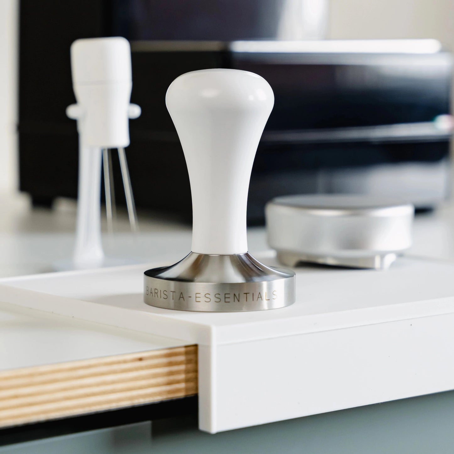 https://cdn.shopify.com/s/files/1/0920/8548/5951/files/Tamper_white_58mm_01.webp?v=1760100700