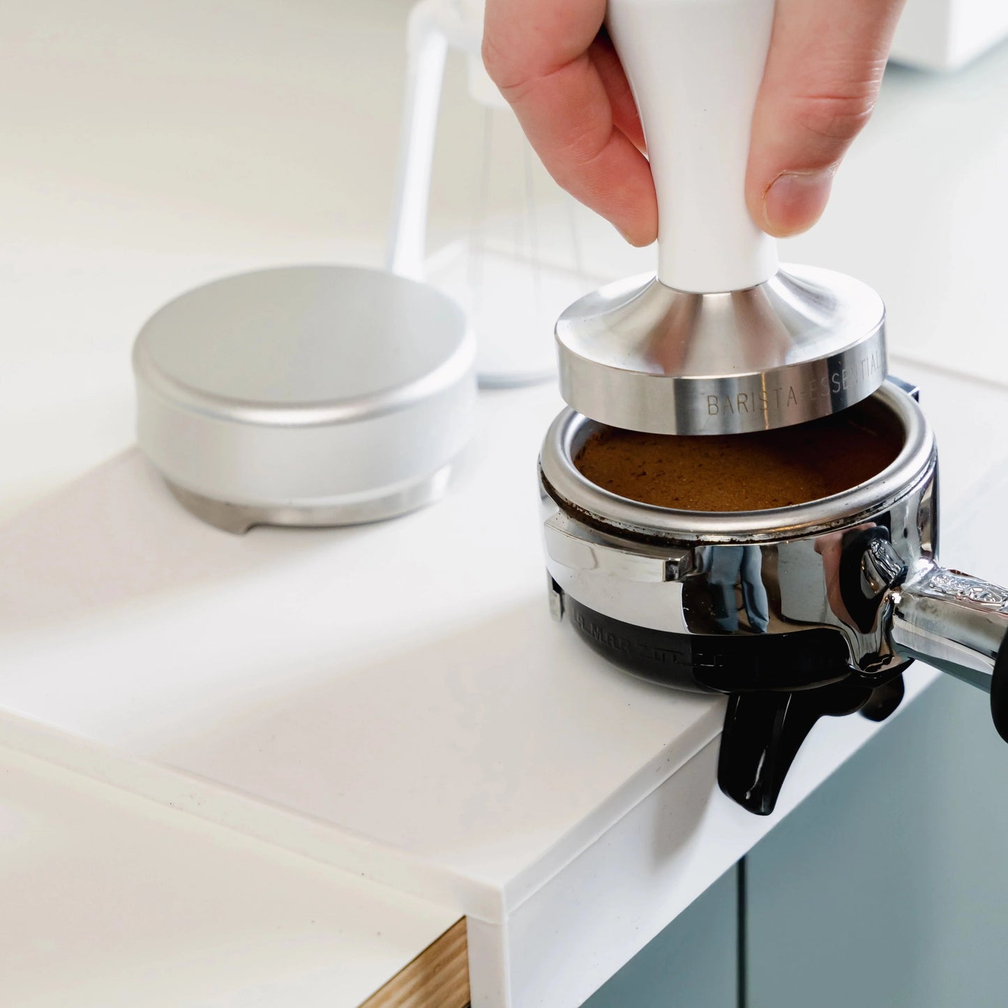 https://cdn.shopify.com/s/files/1/0920/8548/5951/files/Tamping_mat_corner_large_white_02.webp?v=1760101323