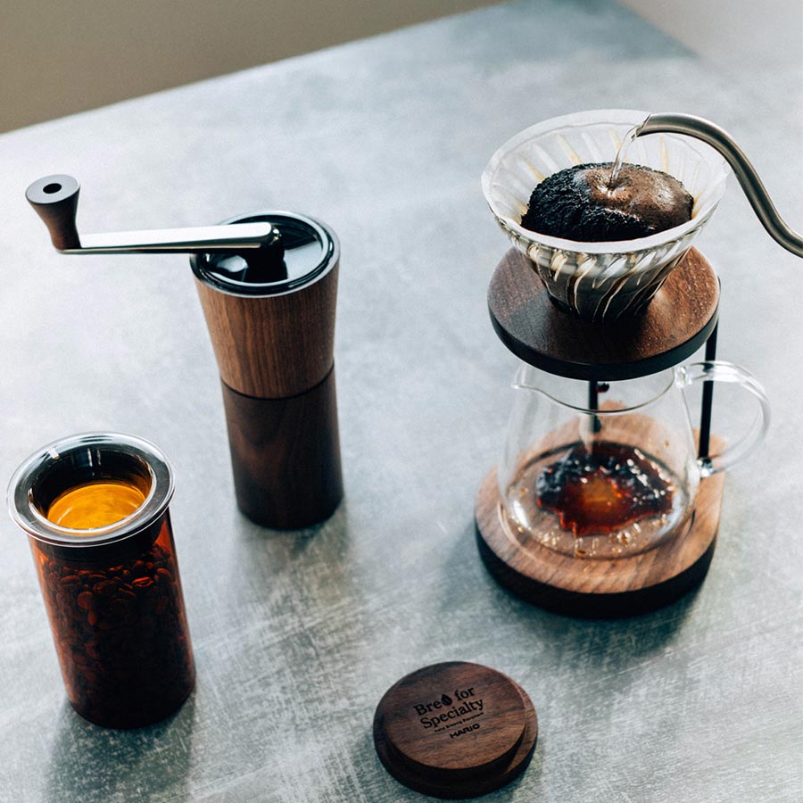 Hario V60 Drip Stand Walnut Koffie Kenner