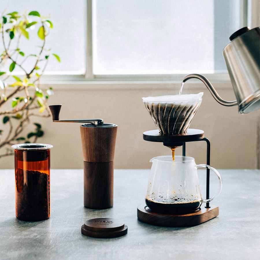 Hario V60 Drip Stand Walnut Koffie Kenner