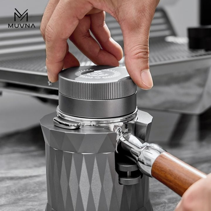 MUVNA - Zelflozende zwaartekrachtverdeler grijs 58,35 mm Koffie Kenner