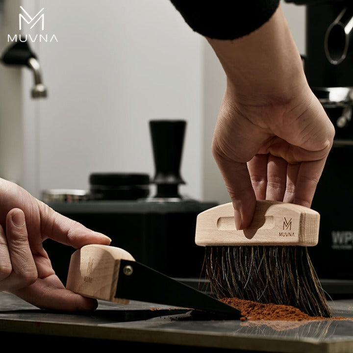 MUVNA - Koffiehandborstel & stalen stoffer zwart - Magneet MUVNA