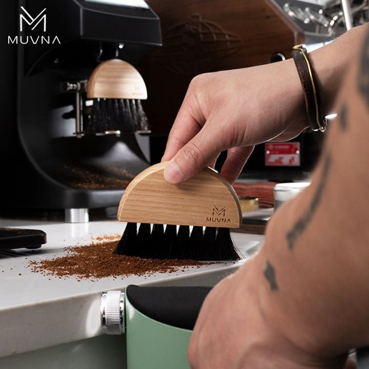 MUVNA - Massieve brede houten borstel MUVNA