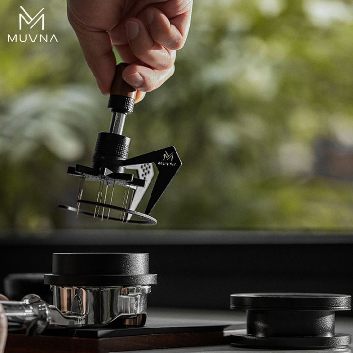 MUVNA - WDT 'Mantis' naaldverdeler met basis - 58 mm Koffie Kenner