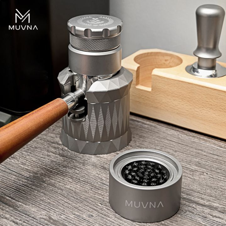 MUVNA WDT Naaldverdeler Derde Generatie met Basis - Zwart 58mm Koffie Kenner