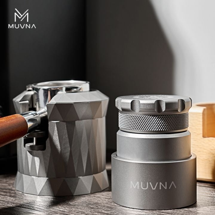 MUVNA WDT Naaldverdeler Derde Generatie met Basis - Zwart 58mm Koffie Kenner